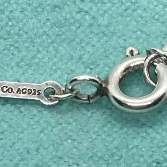 Mint Tiffany & Co. Paloma Picasso Sterling Silver Loving Heart Arrow Necklace - Picture 3 of 4